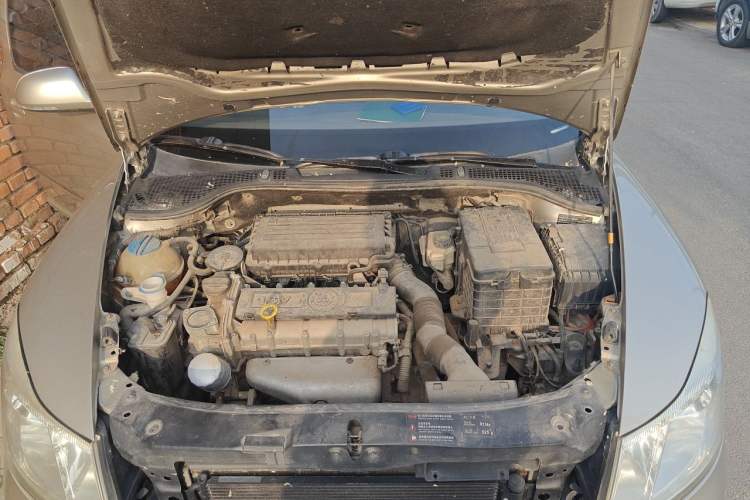 Used Skoda Octavia 2013 1.6L Automatic Yijun Edition Engine Bay