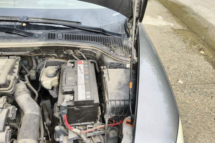 Used Skoda Octavia 2013 1.6L Manual Yijie Edition Engine Bay Left