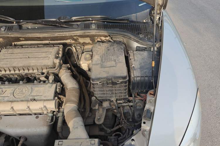Used Skoda Octavia 2013 1.6L Automatic Yijun Edition Engine Bay Left