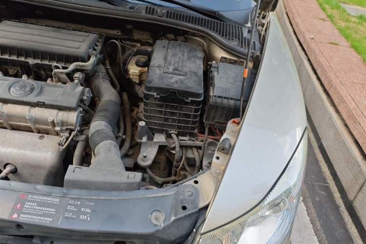 Used Skoda Octavia 2013 1.6L Automatic Yijun Edition Engine Bay Left