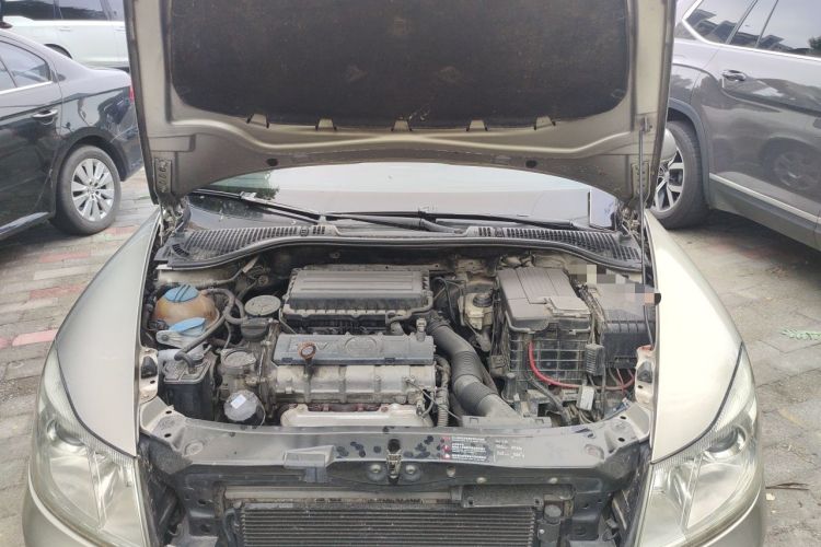 Used Skoda Octavia 2013 1.6L Automatic Yijun Edition Engine Bay