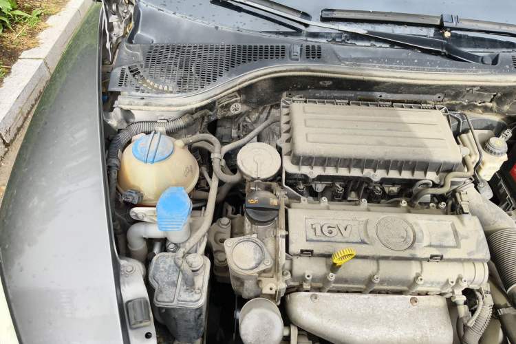 Used Skoda Octavia 2013 1.6L Manual Yijie Edition Engine Bay Right