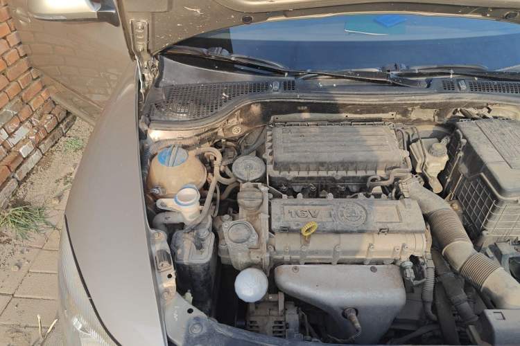 Used Skoda Octavia 2013 1.6L Automatic Yijun Edition Engine Bay Right