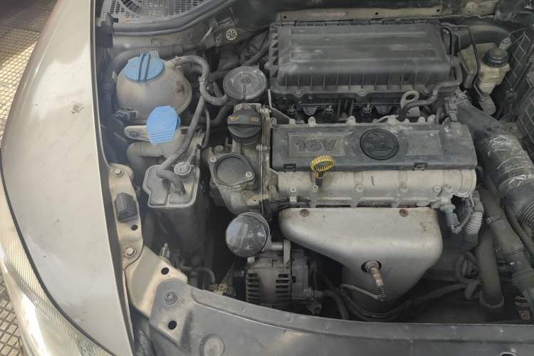 Used Skoda Octavia 2013 1.6L Automatic Yijun Edition Engine Bay Right