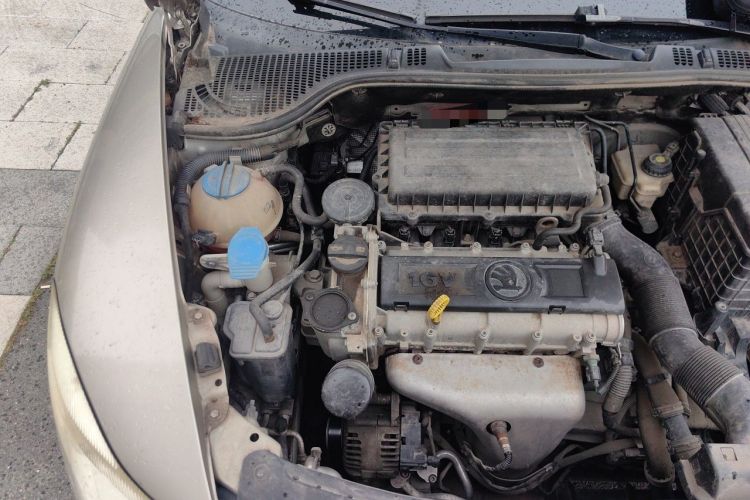 Used Skoda Octavia 2013 1.6L Automatic Yijun Edition Engine Bay Right