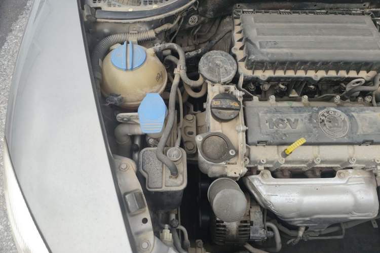 Used Skoda Octavia 2013 1.6L Manual Yijie Edition Engine Bay Right