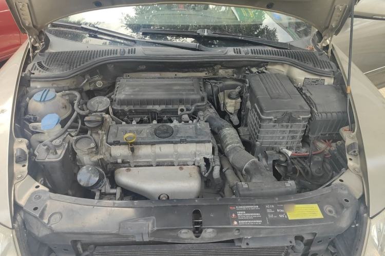 Used Skoda Octavia 2013 1.6L Automatic Yijun Edition Engine Bay