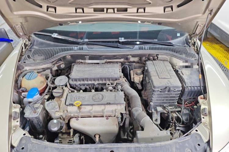 Used Skoda Octavia 2013 1.6L Automatic Yijun Edition Engine Bay