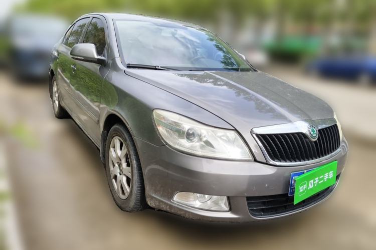 Used Skoda Octavia 2013 1.6L Manual Yijie Edition Front Right 45 Deg