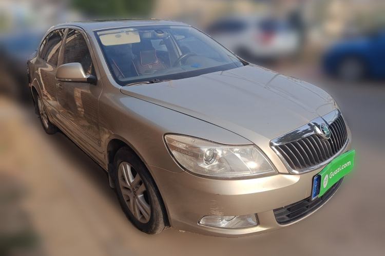 Used Skoda Octavia 2013 1.6L Automatic Yijun Edition Front Right 45 Deg