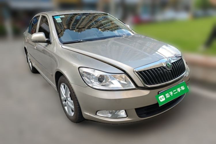 Used Skoda Octavia 2013 1.6L Automatic Yijun Edition Front Right 45 Deg