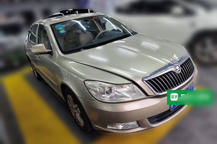 Used Skoda Octavia 2013 1.6L Automatic Yijun Edition Front Right 45 Deg