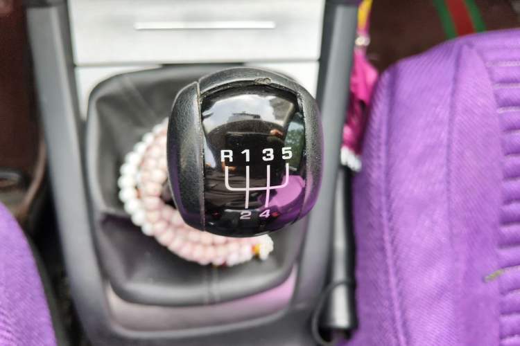 Used Skoda Octavia 2013 1.6L Manual Yijie Edition Gear Lever