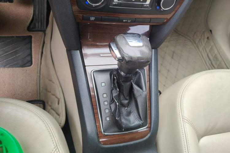 Used Skoda Octavia 2013 1.6L Automatic Yijun Edition Gear Lever