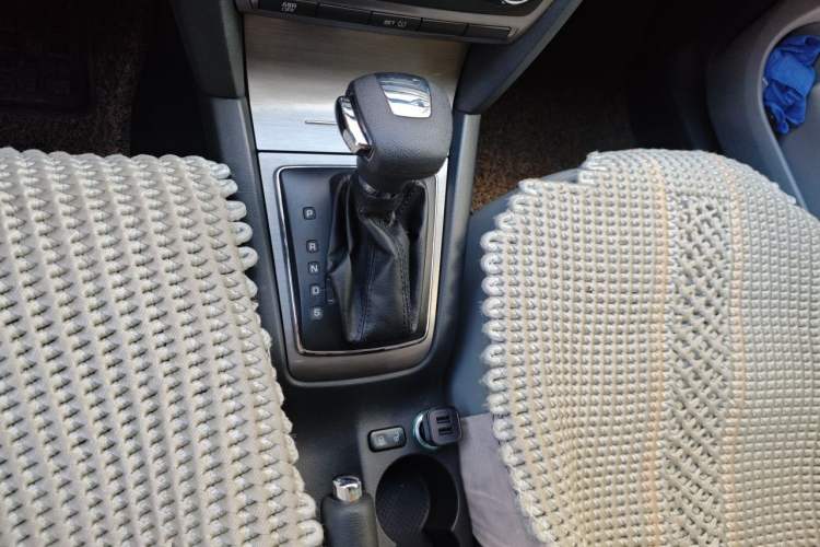 Used Skoda Octavia 2013 1.6L Automatic Yijun Edition Gear Lever