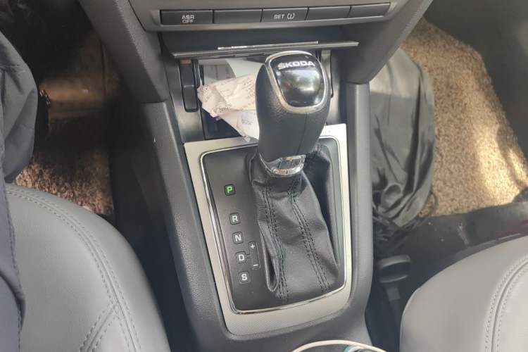 Used Skoda Octavia 2013 1.6L Automatic Yijun Edition Gear Lever
