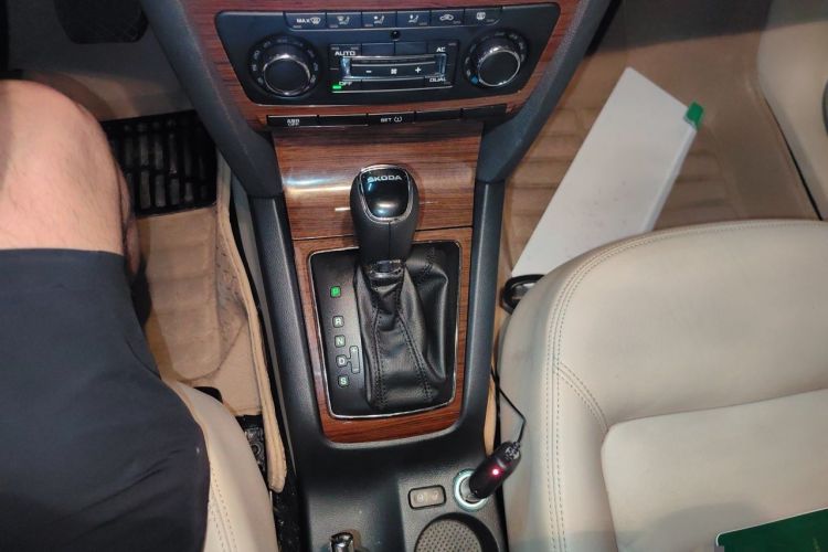 Used Skoda Octavia 2013 1.6L Automatic Yijun Edition Gear Lever