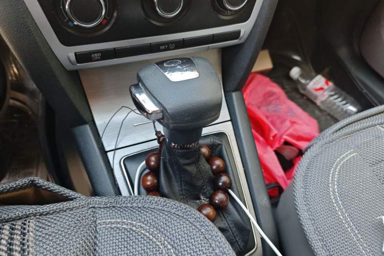 Used Skoda Octavia 2013 1.6L Automatic Yijie Edition Gear Lever