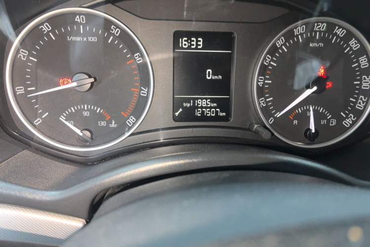 Used Skoda Octavia 2013 1.6L Automatic Yijun Edition Odometer Close Up