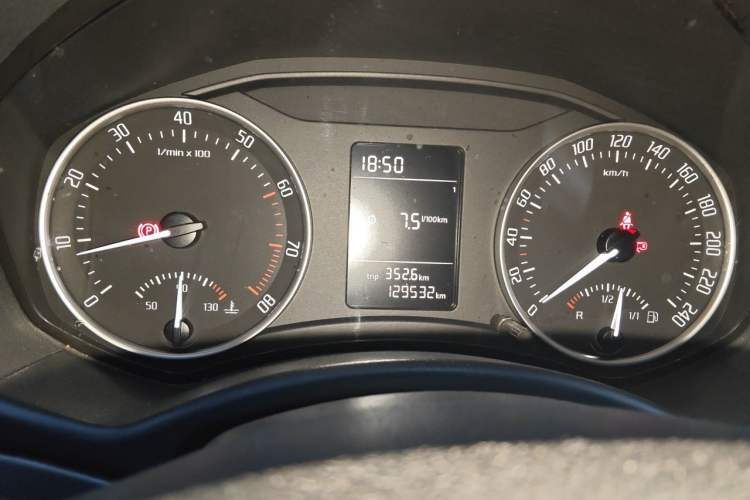 Used Skoda Octavia 2013 1.6L Manual Eado Edition Odometer Close Up