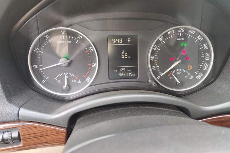 Used Skoda Octavia 2013 1.6L Automatic Yijun Edition Odometer Close Up