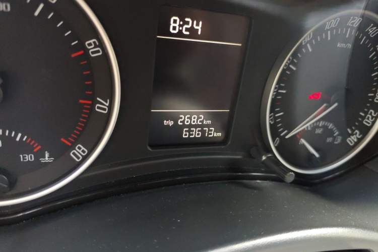 Used Skoda Octavia 2013 1.6L Automatic Yijun Edition Odometer Close Up