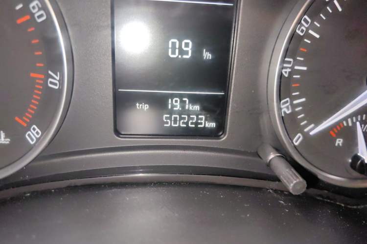 Used Skoda Octavia 2013 1.6L Automatic Yijun Edition Odometer Close Up