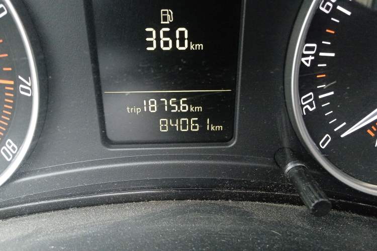 Used Skoda Octavia 2013 1.6L Automatic Elegance Edition Odometer Close Up