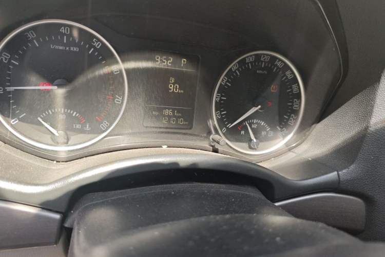 Used Skoda Octavia 2013 1.6L Automatic Yijie Edition Odometer Close Up
