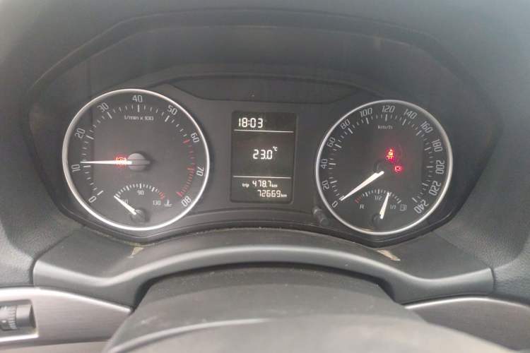 Used Skoda Octavia 2013 1.6L Manual Yijie Edition Odometer Close Up