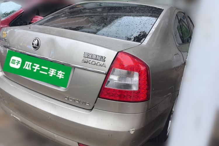 Used Skoda Octavia 2013 1.6L Automatic Yijun Edition Rear Right 45 Deg