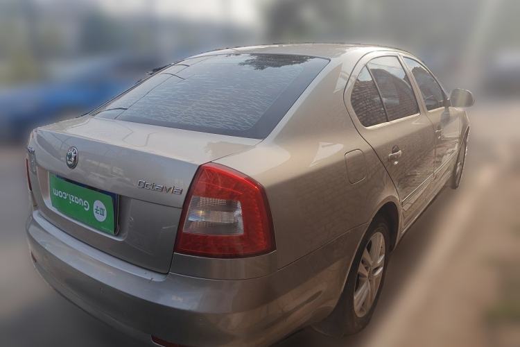 Used Skoda Octavia 2013 1.6L Automatic Yijun Edition Rear Right 45 Deg