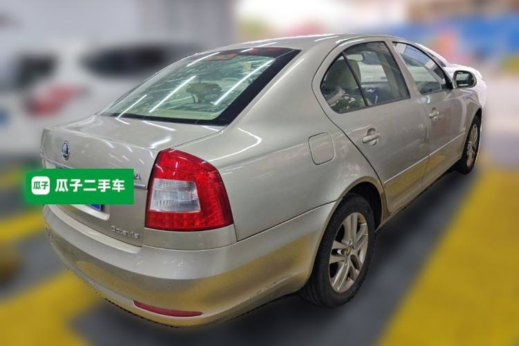 Used Skoda Octavia 2013 1.6L Automatic Yijun Edition Rear Right 45 Deg