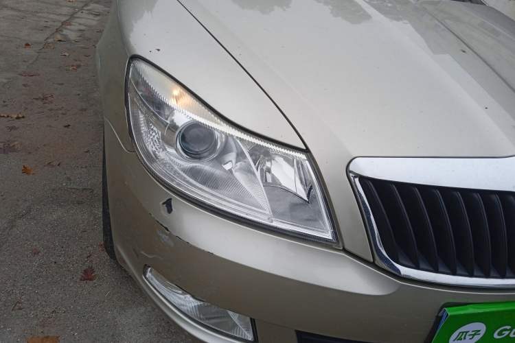 Used Skoda Octavia 2013 1.6L Automatic Elegance Edition Right Front Headlight