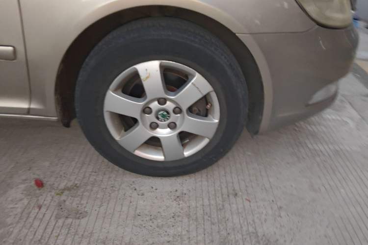 Used Skoda Octavia 2013 1.6L Manual Eado Edition Right Front Wheel Hub