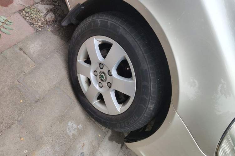 Used Skoda Octavia 2013 1.6L Automatic Yijun Edition Right Front Wheel Hub