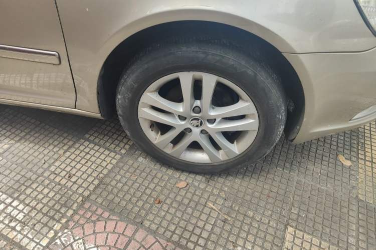 Used Skoda Octavia 2013 1.6L Automatic Yijun Edition Right Front Wheel Hub