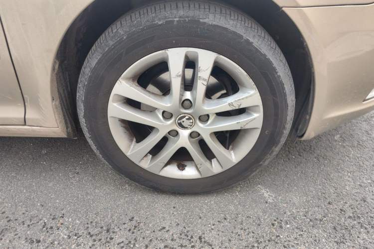 Used Skoda Octavia 2013 1.6L Automatic Yijun Edition Right Front Wheel Hub