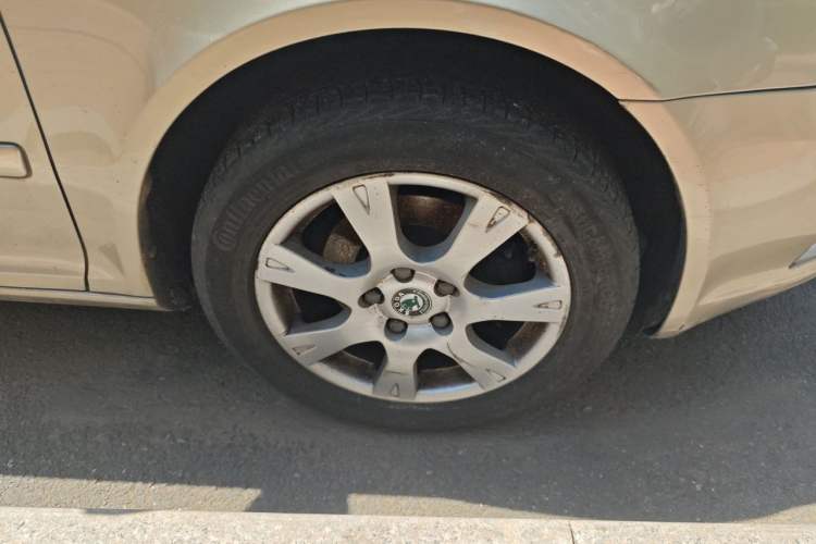 Used Skoda Octavia 2013 1.6L Automatic Yijie Edition Right Front Wheel Hub