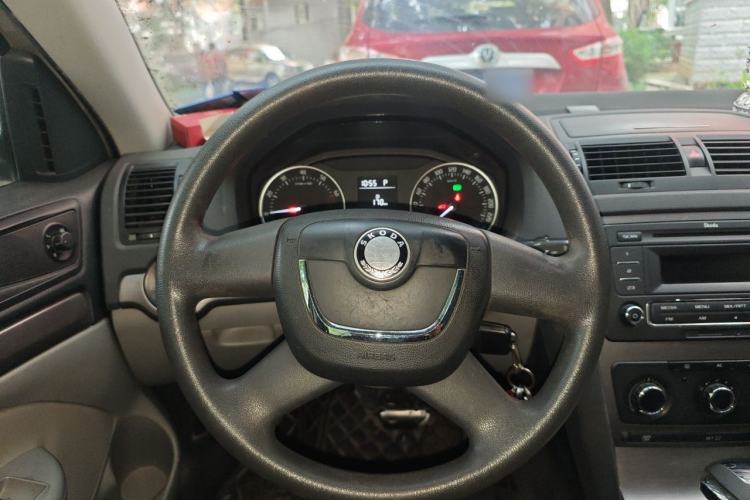 Used Skoda Octavia 2013 1.6L Automatic Yijie Edition Steering Wheel