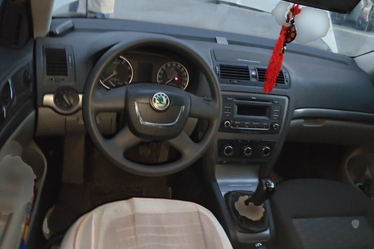 Used Skoda Octavia 2013 1.6L Manual Eado Edition Steering Wheel