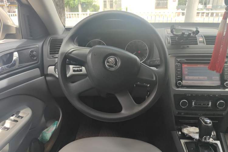 Used Skoda Octavia 2013 1.6L Automatic Yijun Edition Steering Wheel