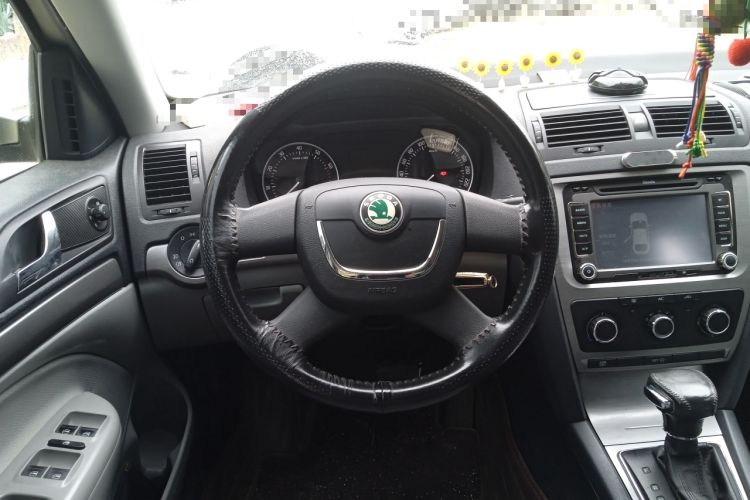 Used Skoda Octavia 2013 1.6L Automatic Elegance Edition Steering Wheel