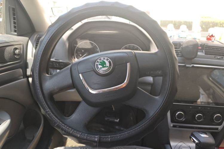 Used Skoda Octavia 2013 1.6L Automatic Yijie Edition Steering Wheel