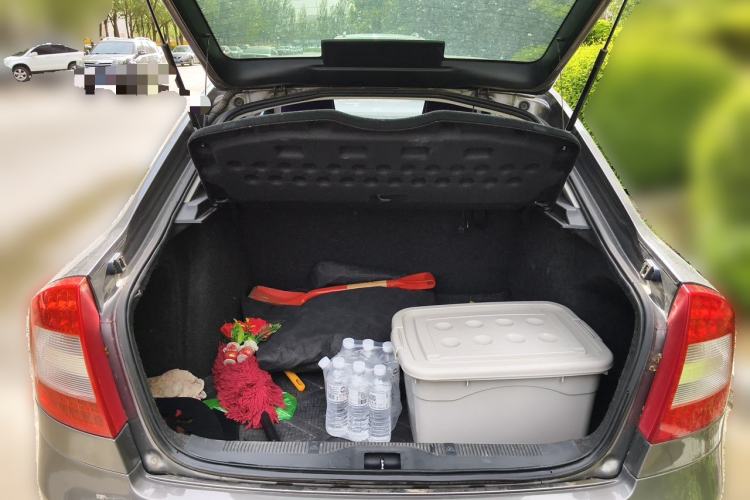 Used Skoda Octavia 2013 1.6L Manual Yijie Edition Trunk