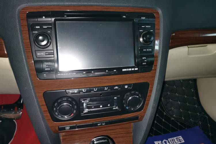 Used Skoda Octavia 2013 1.6L Automatic Yijun Edition Audio And AC Panel