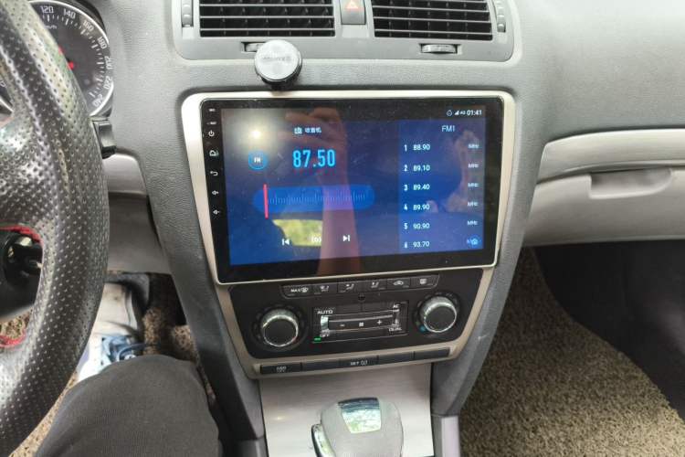 Used Skoda Octavia 2013 1.6L Automatic Yijun Edition Audio And AC Panel