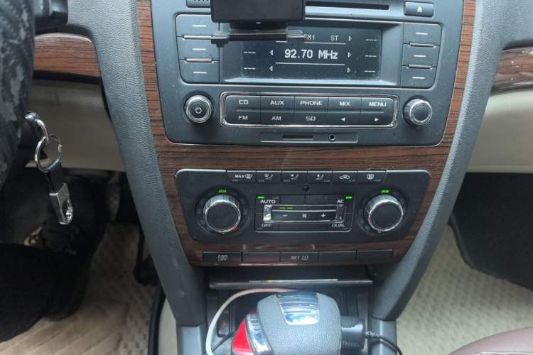 Used Skoda Octavia 2013 1.6L Automatic Yijun Edition Audio And AC Panel