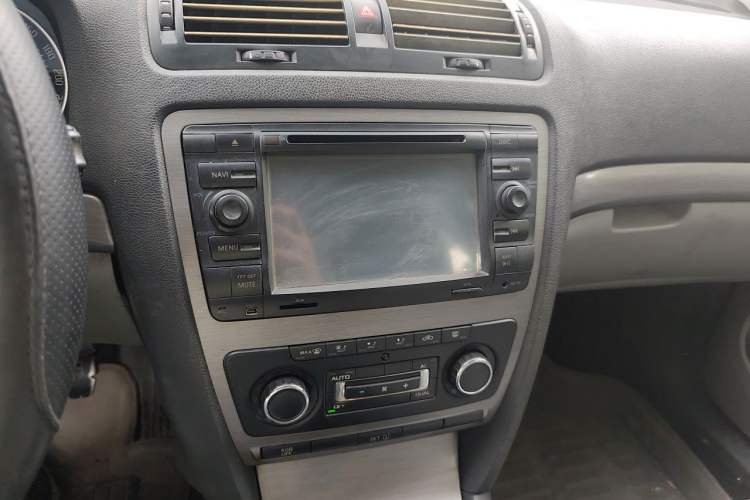 Used Skoda Octavia 2013 1.6L Manual Yijun Edition Audio And AC Panel