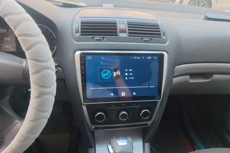 Used Skoda Octavia 2013 1.6L Automatic Yijie Edition Audio And AC Panel